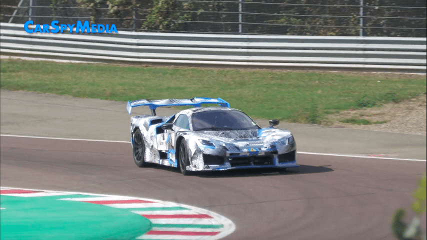 Ferrari's nieuwe hypercar gespot op Circuit Fiorano