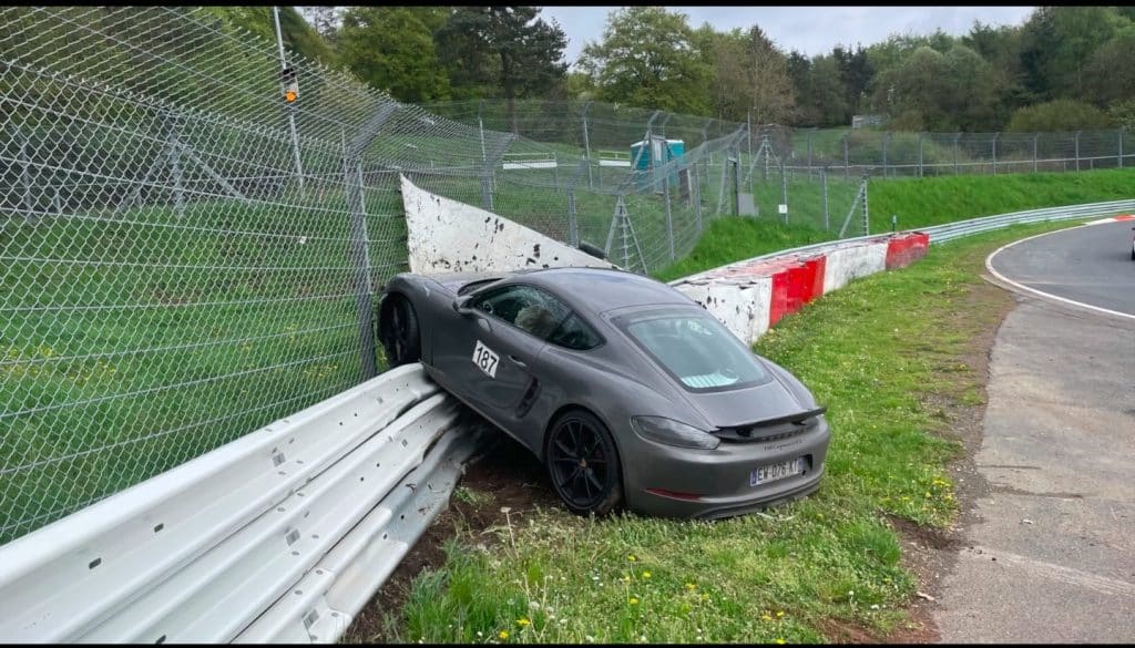 Cayman 718 GTS Crash Vangrail Nurburgring Nordschleife