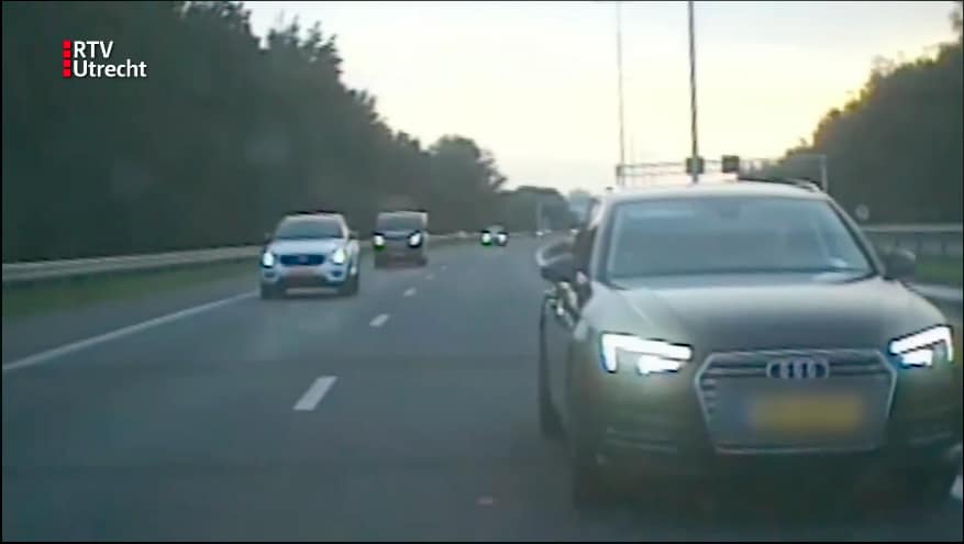 Audi A4 bumperkleeft erop los op de A27