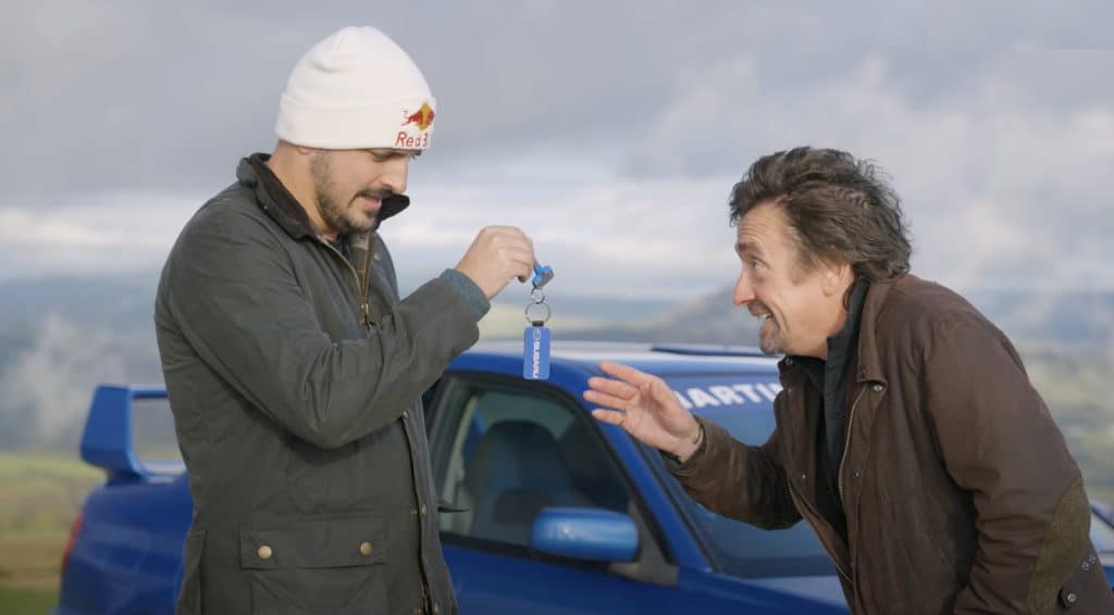 Richard Hammond keert treug naar zijn Subaru