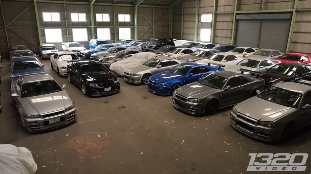 Deze loods staat vol met R34 GT-R Skylines