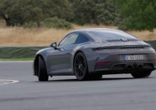 Chris Harris test de Porsche 911 Carrera GTS T-Hybrid