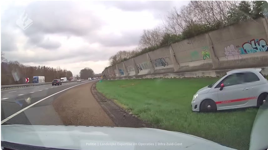 Gestolen Fiat 500 Abarth op de vlucht voor politie