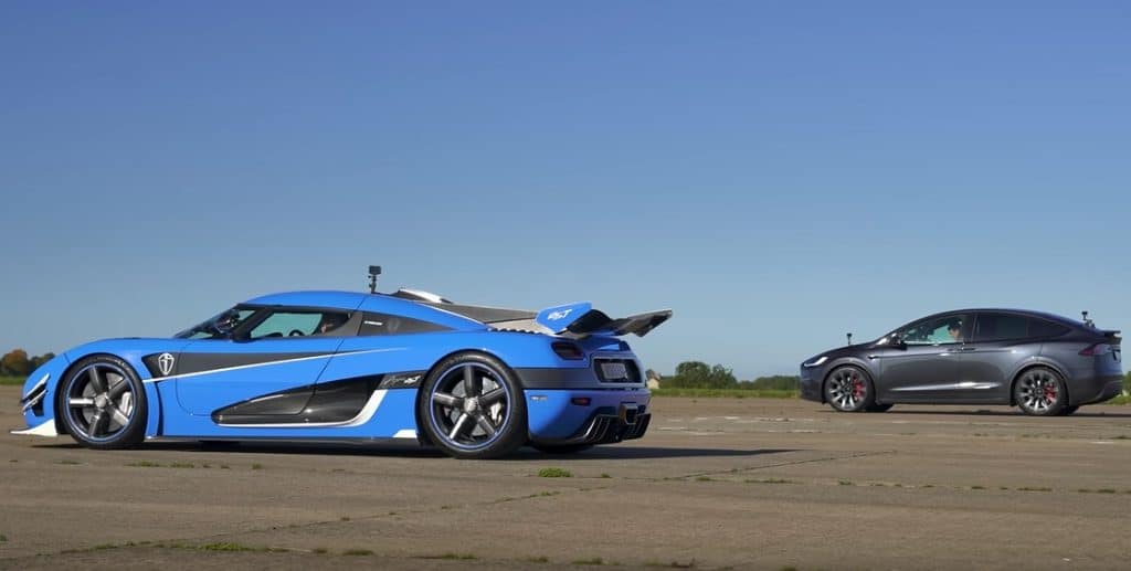 Koenigsegg Agera RS vs Tesla Model X PLaid