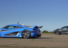 Koenigsegg Agera RS vs Tesla Model X PLaid