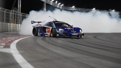 Mad Mike legt rubber neer in Vegas met de 3-Rotor McLaren P1