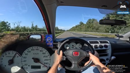 Honda Civic Type R EP3 haalt dik 250 km/h