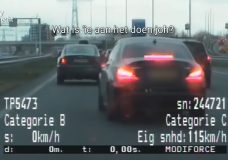 Mercedes-AMG misdraagt zich op de A2 bij Utrecht