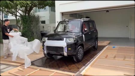 Unboxing een $4000 Land Rover Defender replica uit China