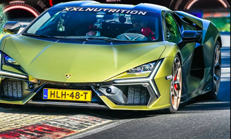 Misha neemt de Lamborghini Revuelto mee over de Nürburgring