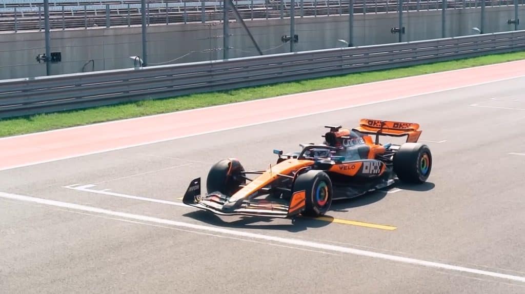 Martin Brundle leert de perfecte start in een McLaren F1-auto