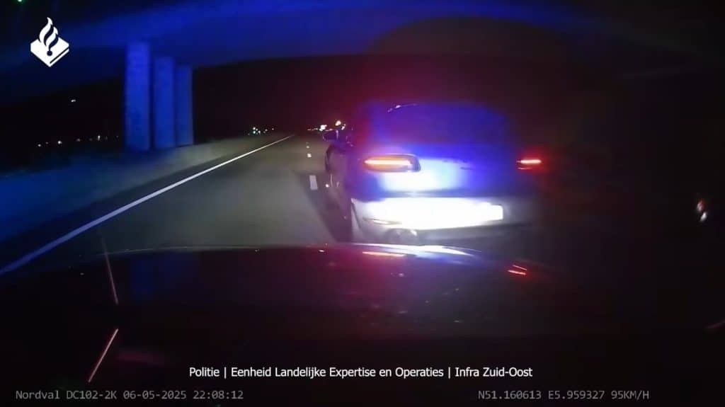 Gestolen Porsche Macan vlucht met 250 km/h voor politie Gestolen Porsche Macan vlucht met 250 voor politie
